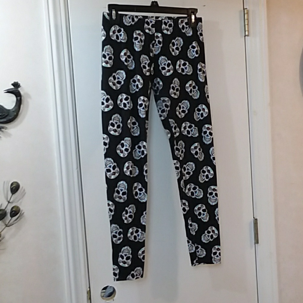 Cute skull print leggings Medium